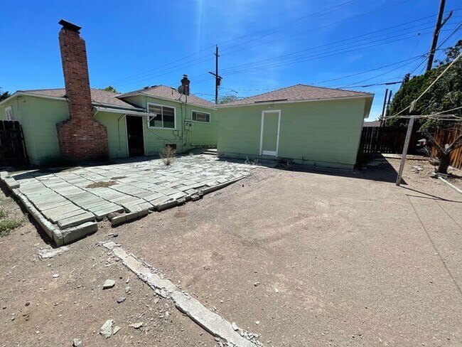 Building Photo - 701 Claremont Cir