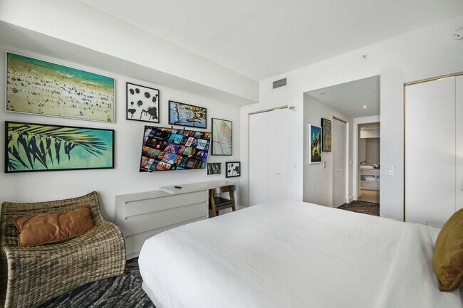 Building Photo - 4111 S Ocean Dr