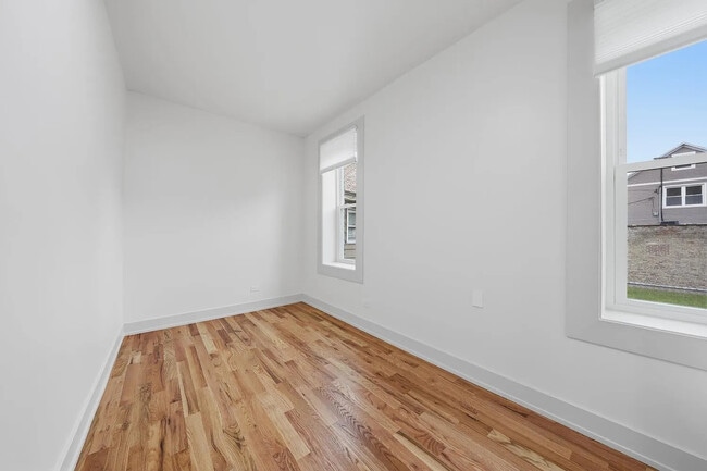 Building Photo - 1514 W Fry St