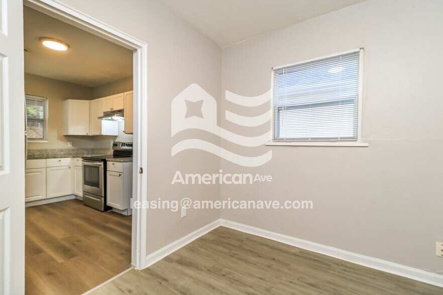 Building Photo - 6575 Julian Ave