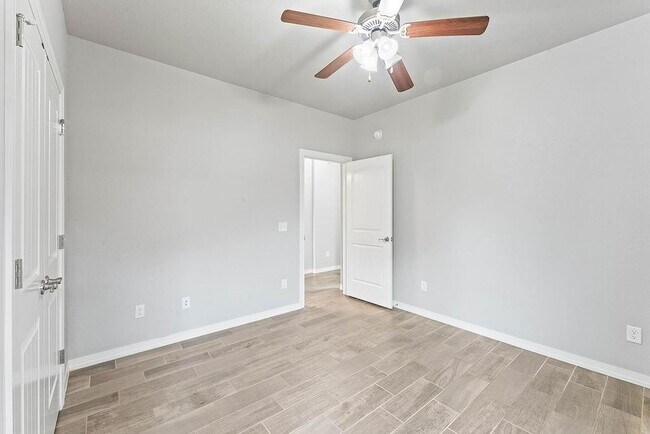 Building Photo - 770 Fontana St