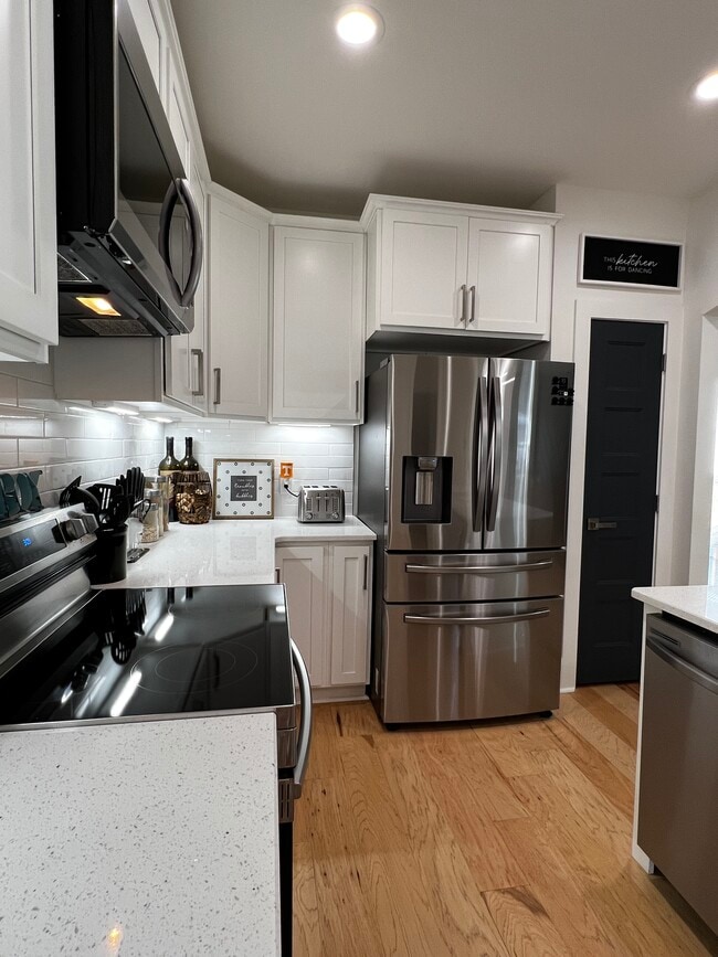 Building Photo - 1072 Zophi St