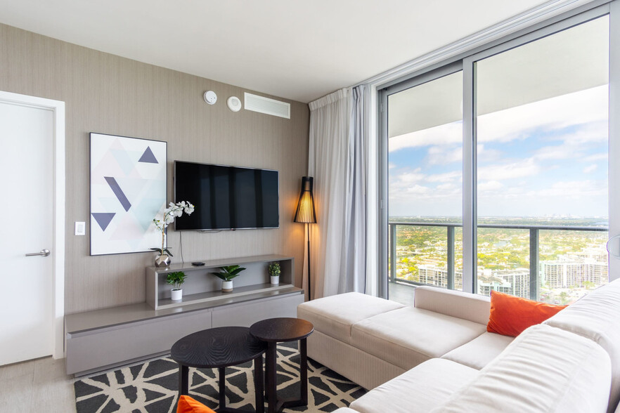 Building Photo - 4010 S Ocean Dr
