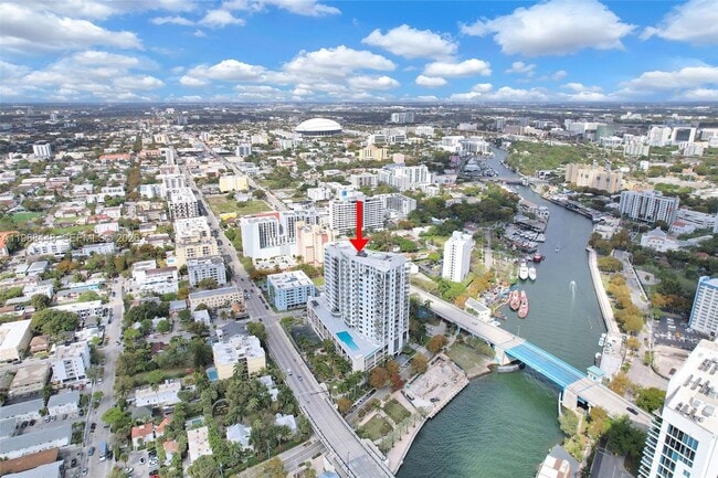 Building Photo - 10 SW South River Dr