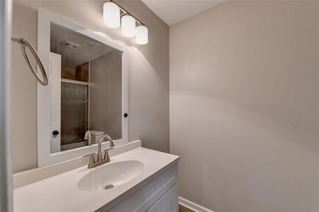 Building Photo - 903 Redwood Dr