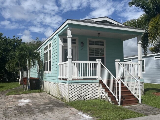 Building Photo - 47 Freedom Dr