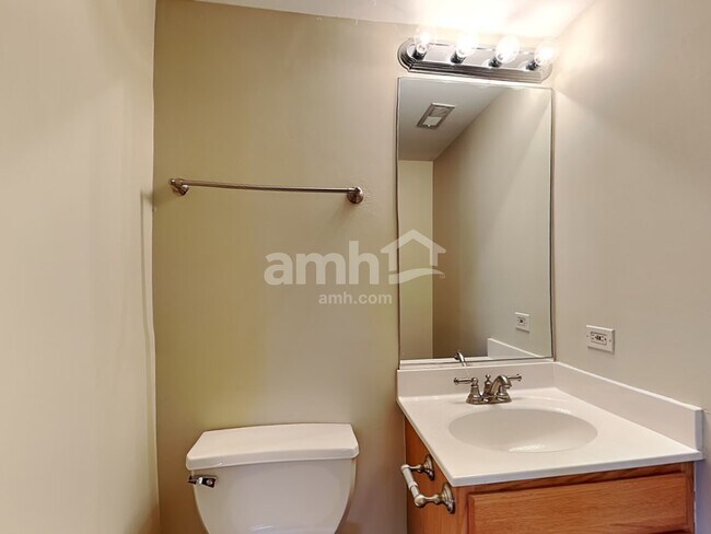 Building Photo - 5311 Meadowbrook St