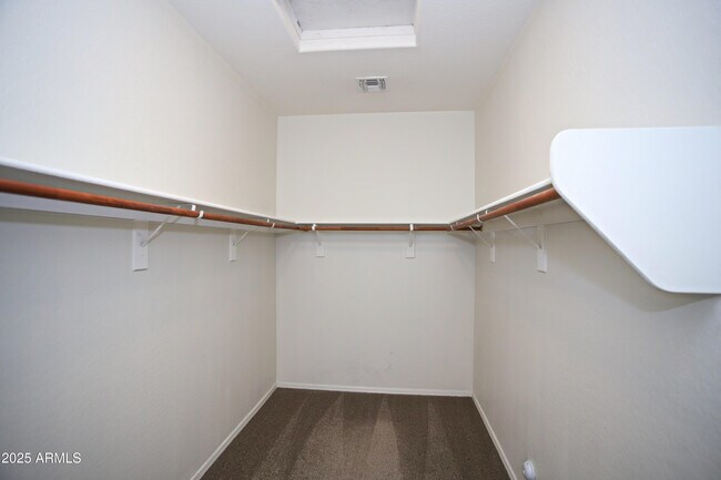 Building Photo - 1090 W Caroline Ln