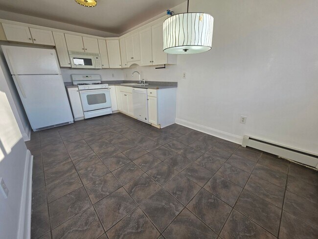 Building Photo - Bright 1 Bedroom Home - Poughkeepsie, NY