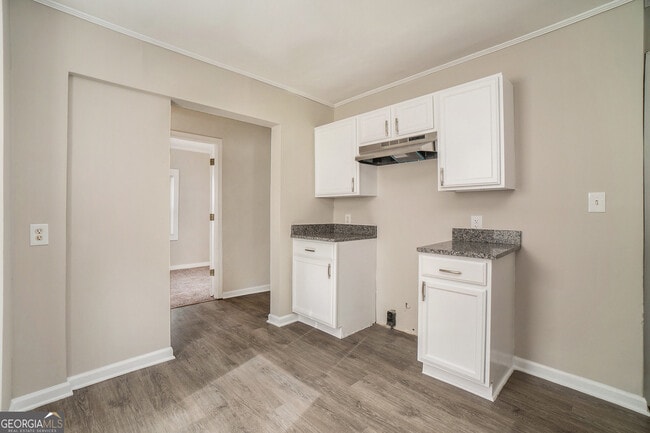 Building Photo - 973 Lawton St SW