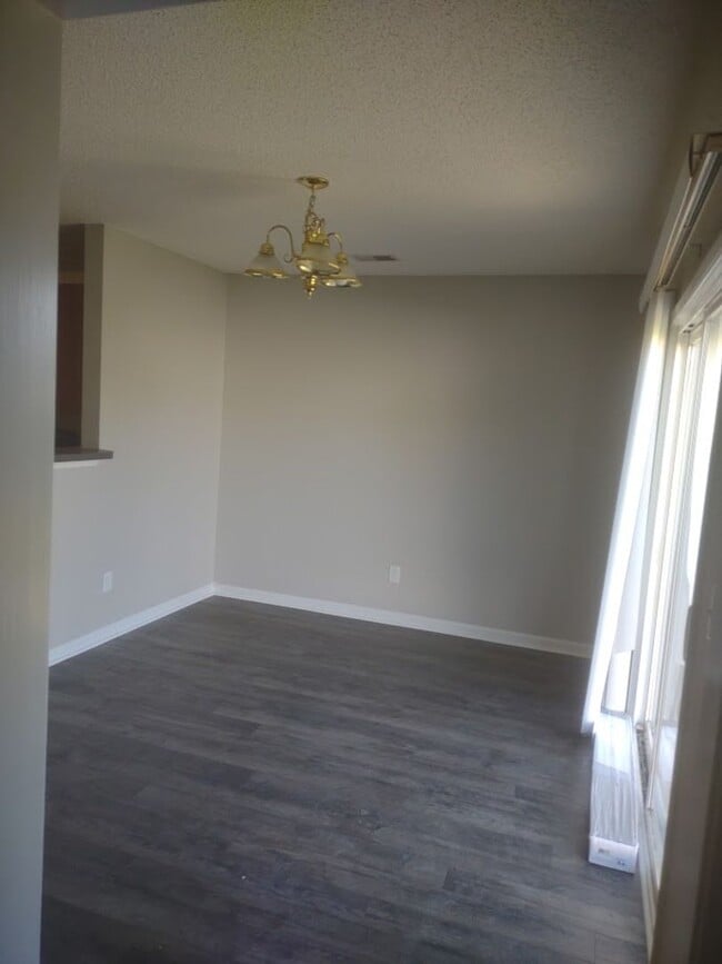 Building Photo - Wonderful Four Bedroom Home in Northeast C...