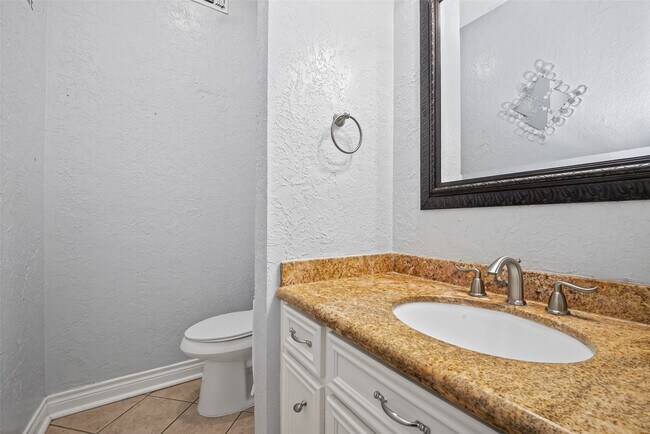 Building Photo - 8103 Oak Moss Dr