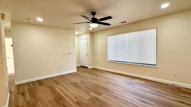 Building Photo - 2425 Knowlwood Dr
