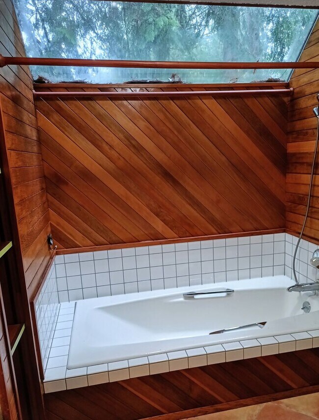 Building Photo - 3 Bedroom 2.5 Bath