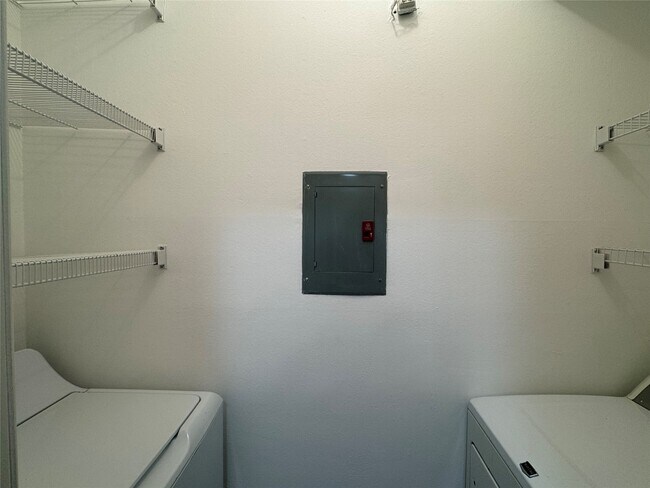 Building Photo - 6500 Harbor Town Dr