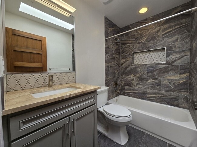 Building Photo - 127 Sereno Dr