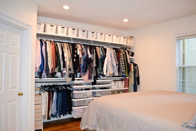 Building Photo - 42 Robinwood Ave