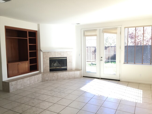 Building Photo - 4 Bed, 3.5 Bath Antioch Home with Loft
