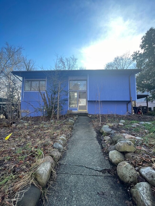 Building Photo - 4 Bed / 2 Bath Home Near Virginia Park