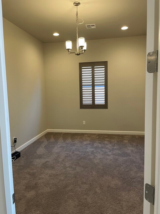 Building Photo - 4150 Lodge Ct NE