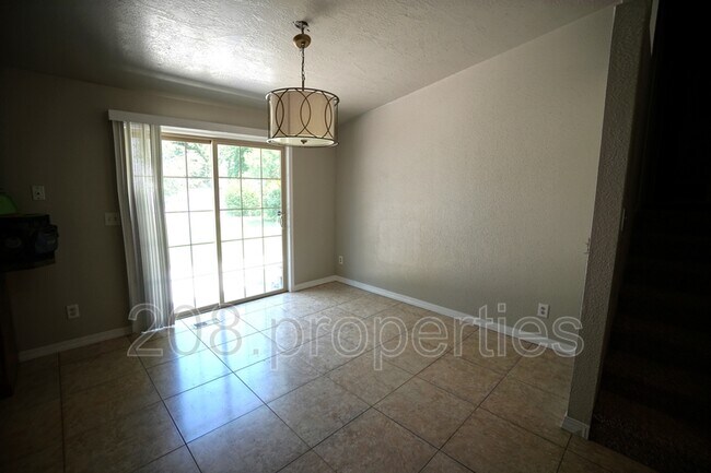 Building Photo - 698 Berwick Dr