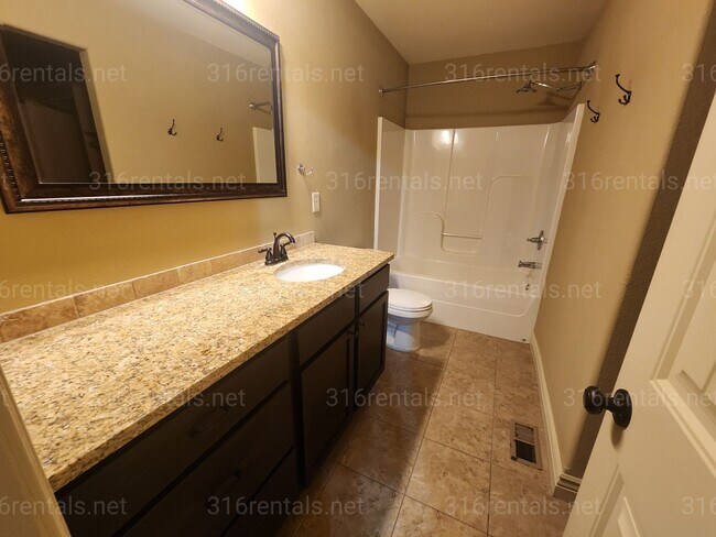 Building Photo - 8462 Granite Ct