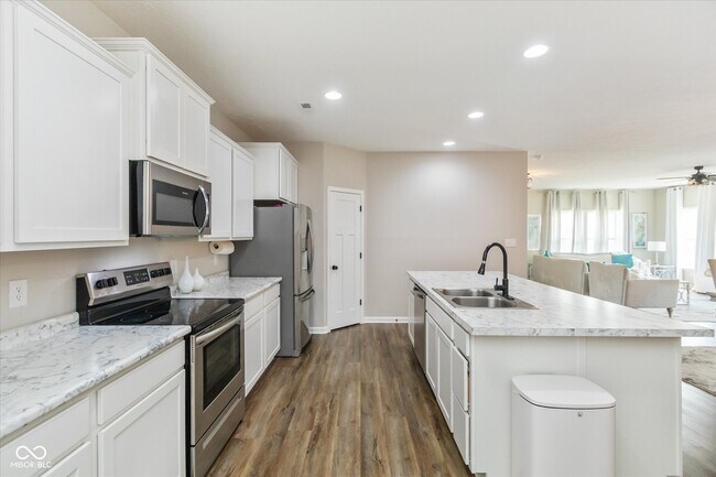 Building Photo - 7228 Lockford Walk N