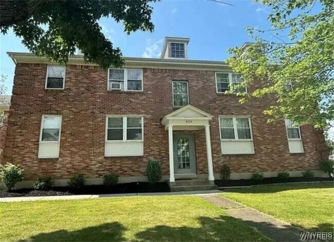 Primary Photo - 465 Wehrle Dr
