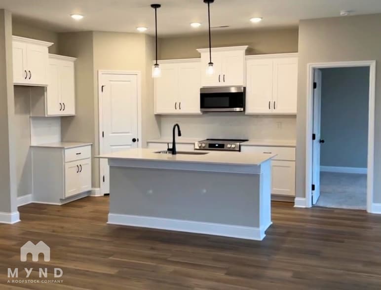 Building Photo - 235 Irish Hl Dr