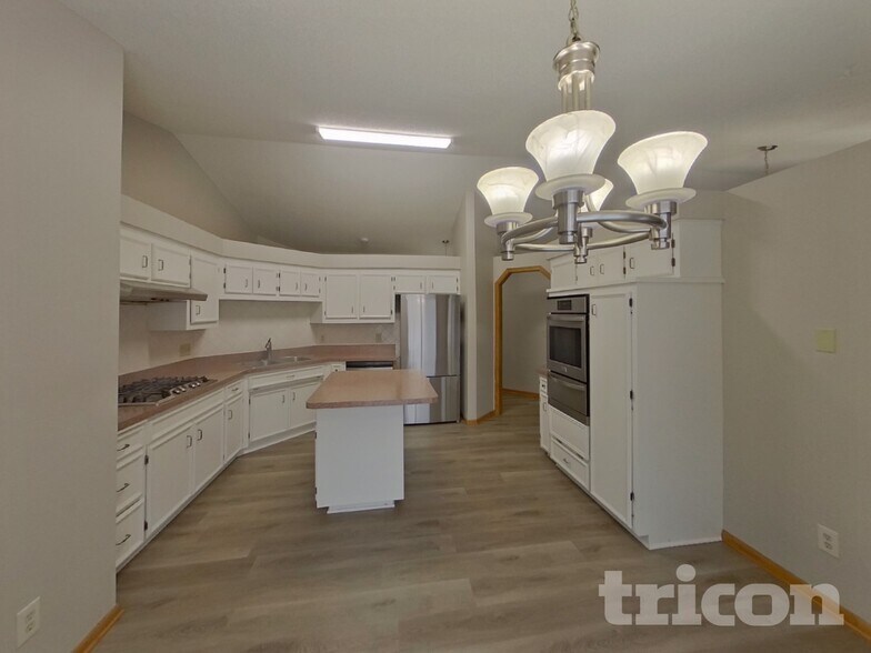 Building Photo - 1503 Palomino Trail