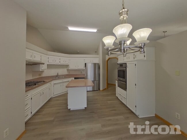 Building Photo - 1503 Palomino Trail