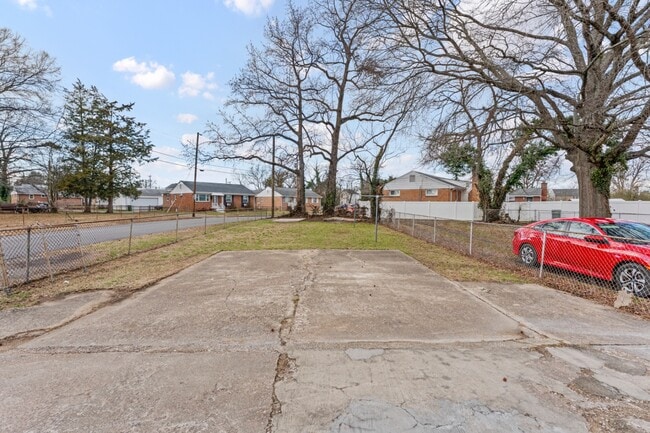 Building Photo - Trek Rentals