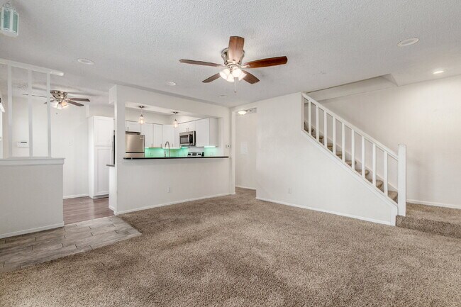 Building Photo - Lovely Three bed / Two bath for rent