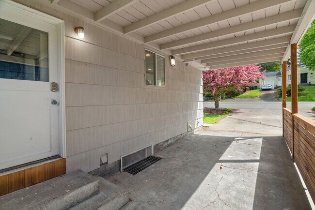 Building Photo - 13723 36th Ave NE