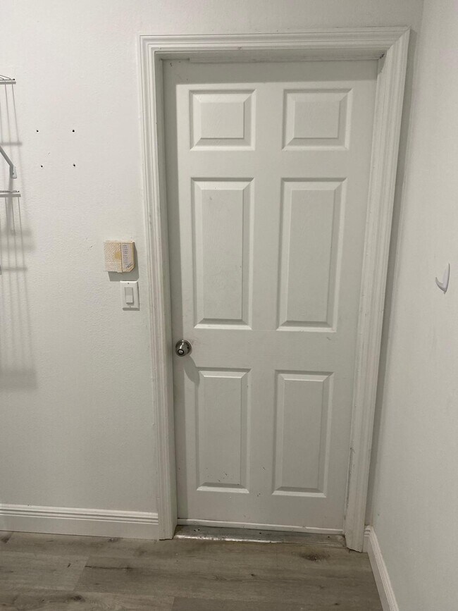 Building Photo - 1341 Flaxwood Ave