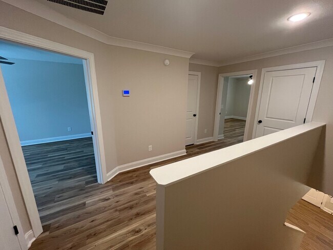 Building Photo - 426 Wren Crest Ln