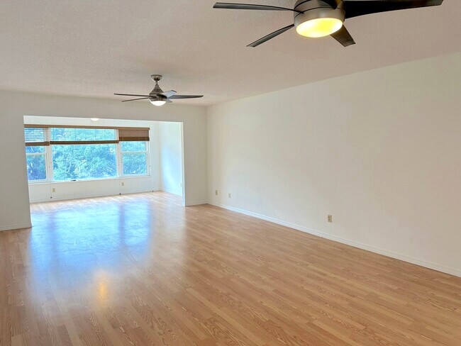 Building Photo - 2383 Netherlands Dr