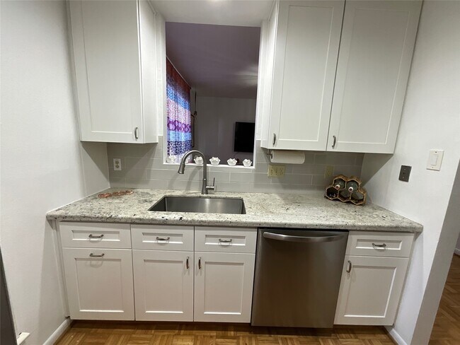 Building Photo - 2100 Commonwealth St