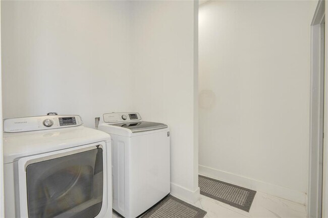 Building Photo - 582 Rd 5707