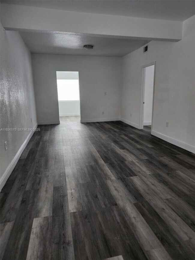 Building Photo - 1250 NW 55th St