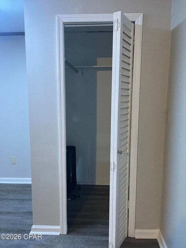 Building Photo - 1113 McKenzie Ave