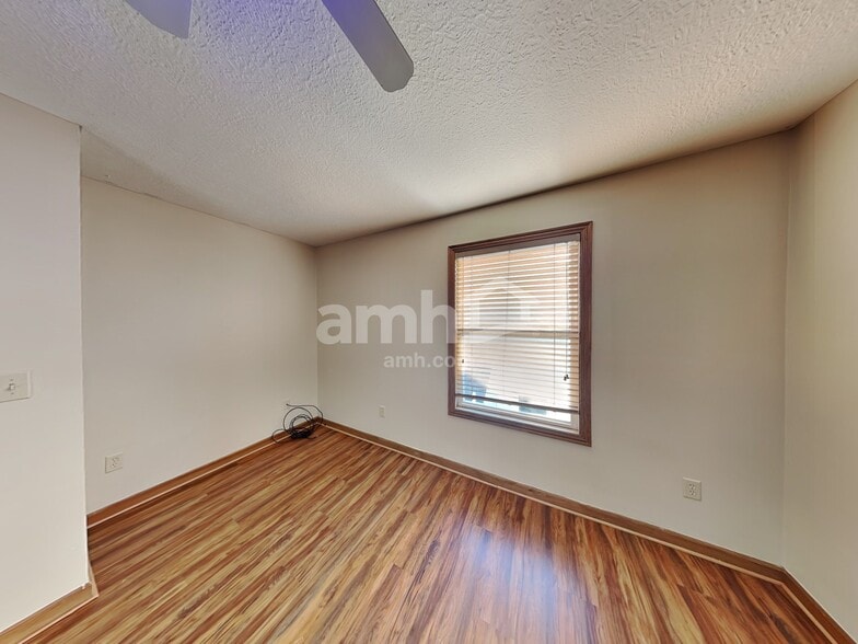 Building Photo - 5650 Winsor Woods Dr