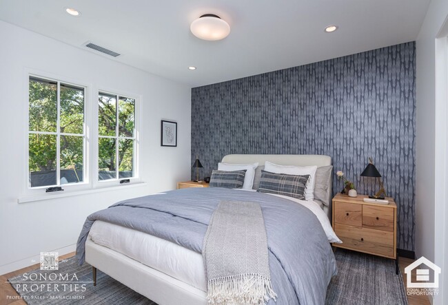 Building Photo - 3 Bedroom Exquisitely Furnished Home