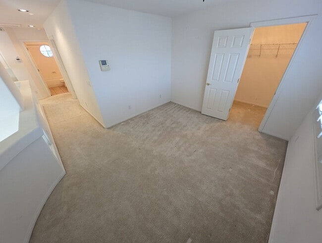 Building Photo - 10900 Royal Highlands St