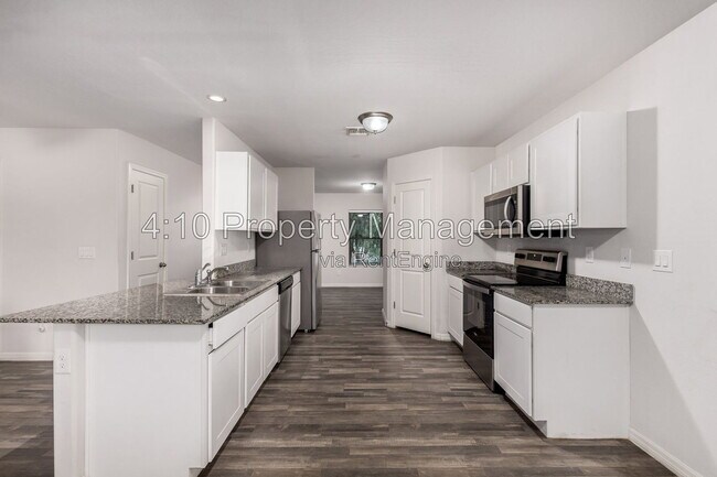 Building Photo - 142 W Impala Dr