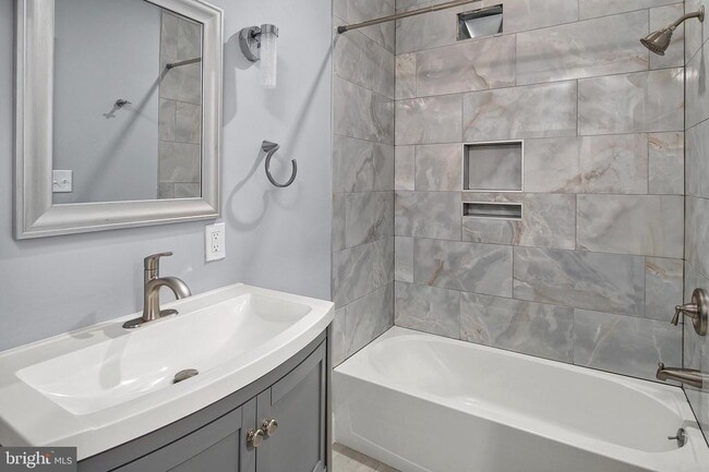 Building Photo - 2112 Eastern Ave