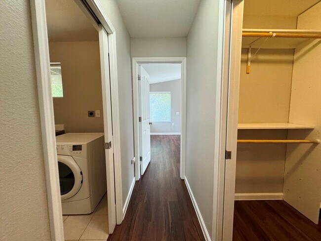 Building Photo - 3003 Burning Oak Dr