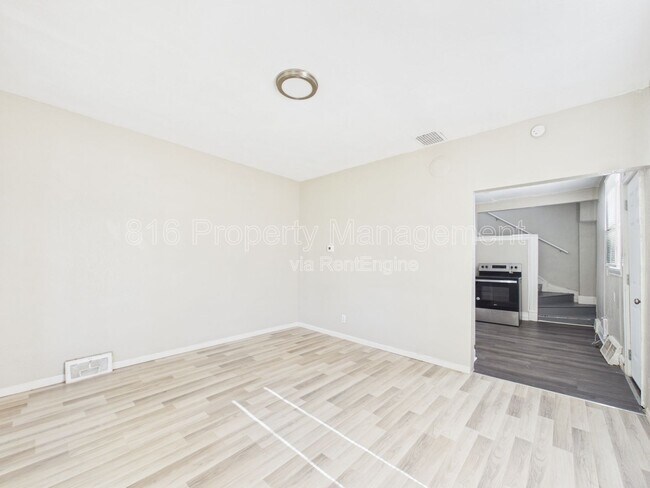 Building Photo - 525 Splitlog Ave