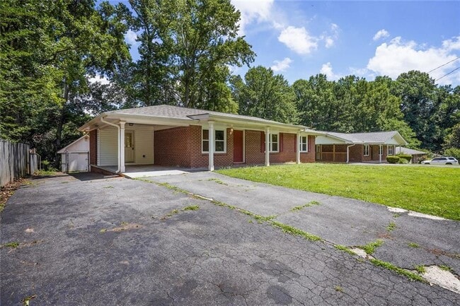 Building Photo - 2416 Lakewood Dr NW