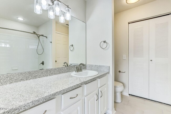 Building Photo - 13700 Richmond Park Dr N